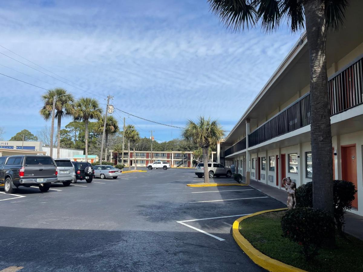 Hole Inn The Wall Hotel - Fort Walton Beach - Sunset Plaza - Nearby Beaches & Hurlburt Εξωτερικό φωτογραφία
