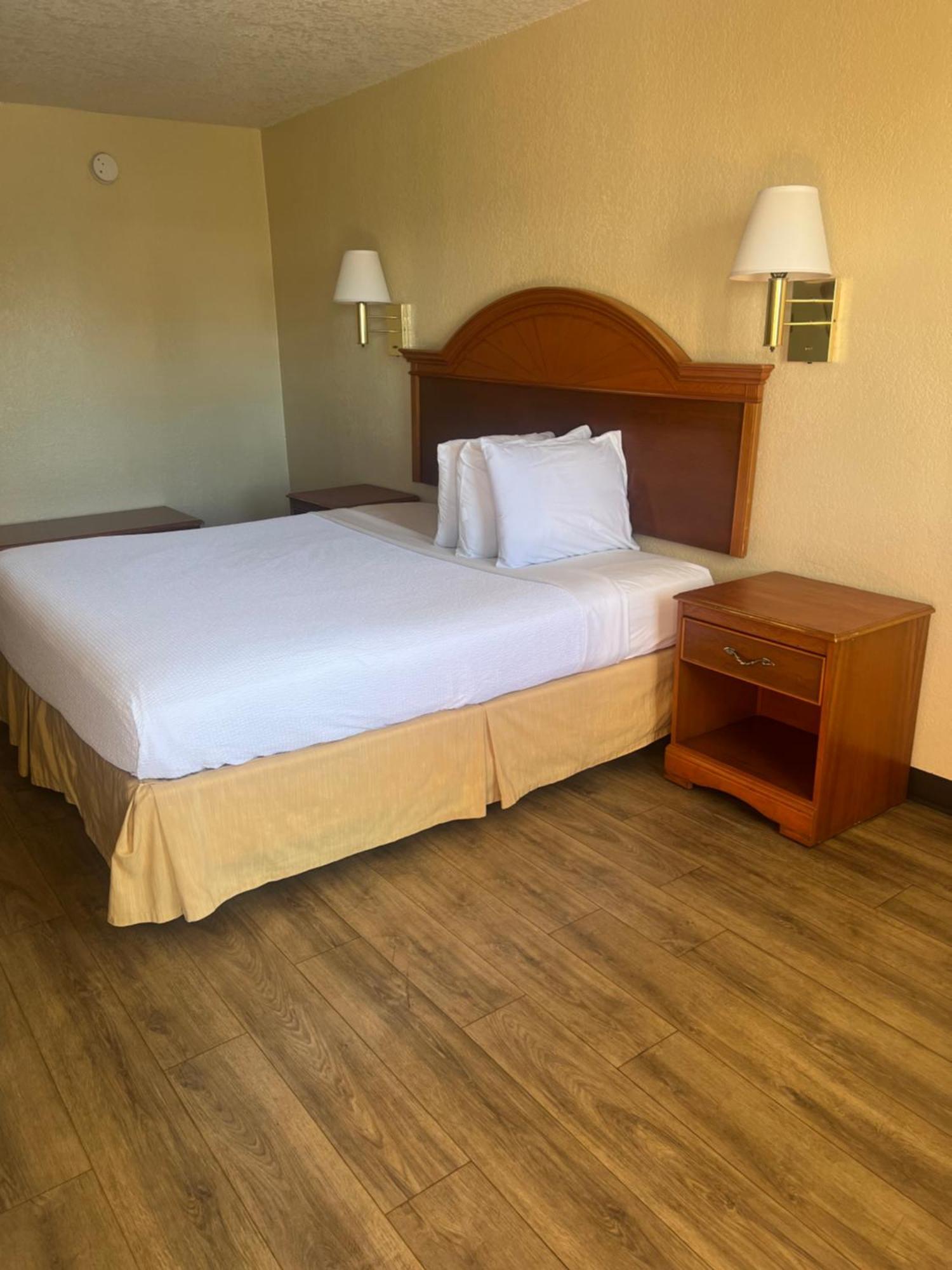 Hole Inn The Wall Hotel - Fort Walton Beach - Sunset Plaza - Nearby Beaches & Hurlburt Εξωτερικό φωτογραφία