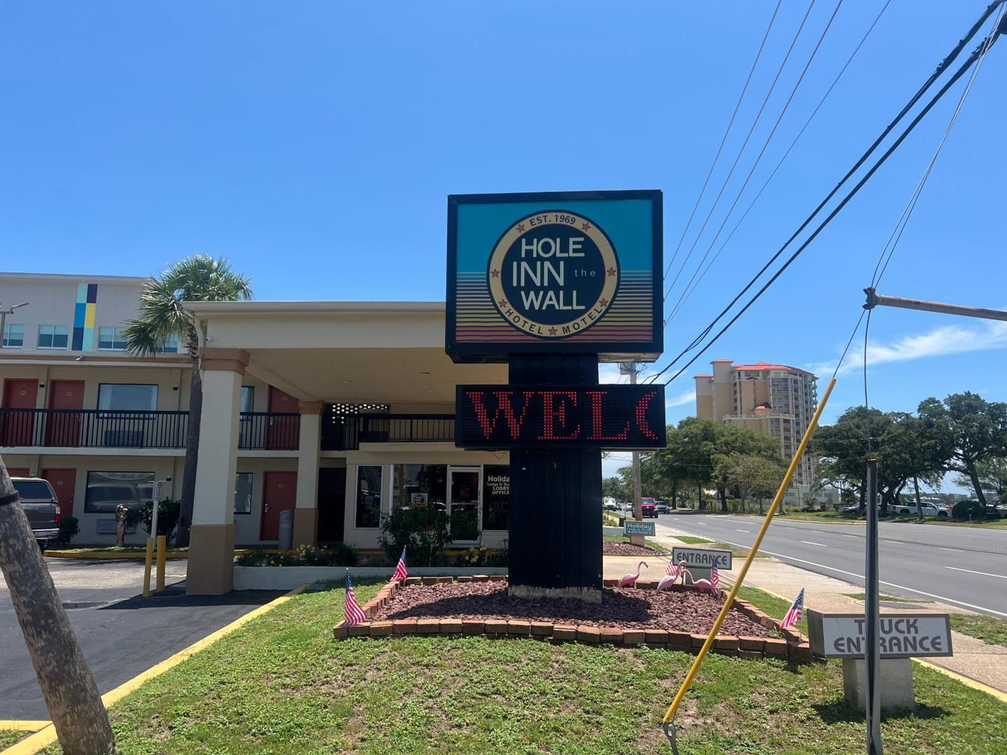 Hole Inn The Wall Hotel - Fort Walton Beach - Sunset Plaza - Nearby Beaches & Hurlburt Εξωτερικό φωτογραφία