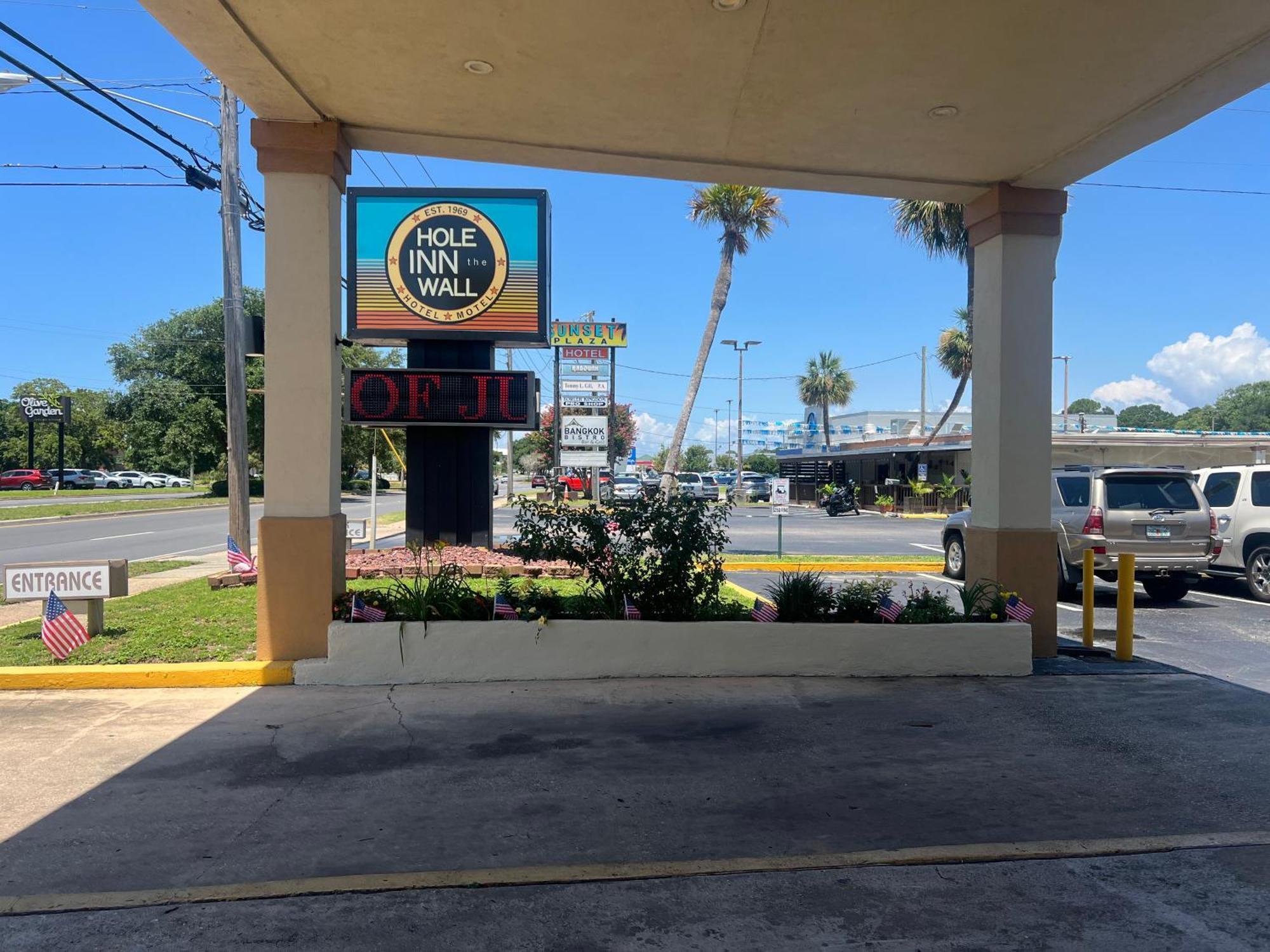 Hole Inn The Wall Hotel - Fort Walton Beach - Sunset Plaza - Nearby Beaches & Hurlburt Εξωτερικό φωτογραφία