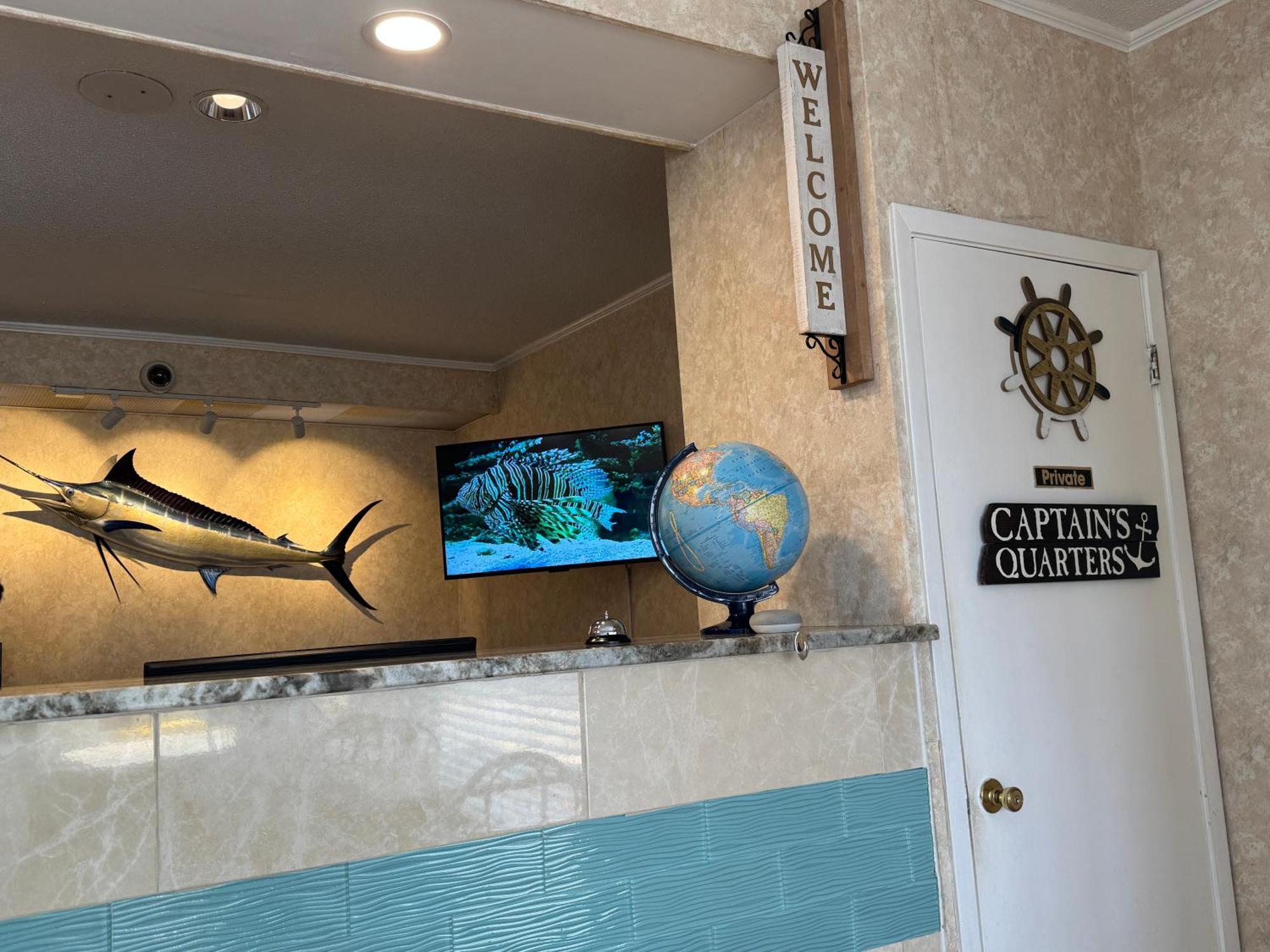 Hole Inn The Wall Hotel - Fort Walton Beach - Sunset Plaza - Nearby Beaches & Hurlburt Εξωτερικό φωτογραφία
