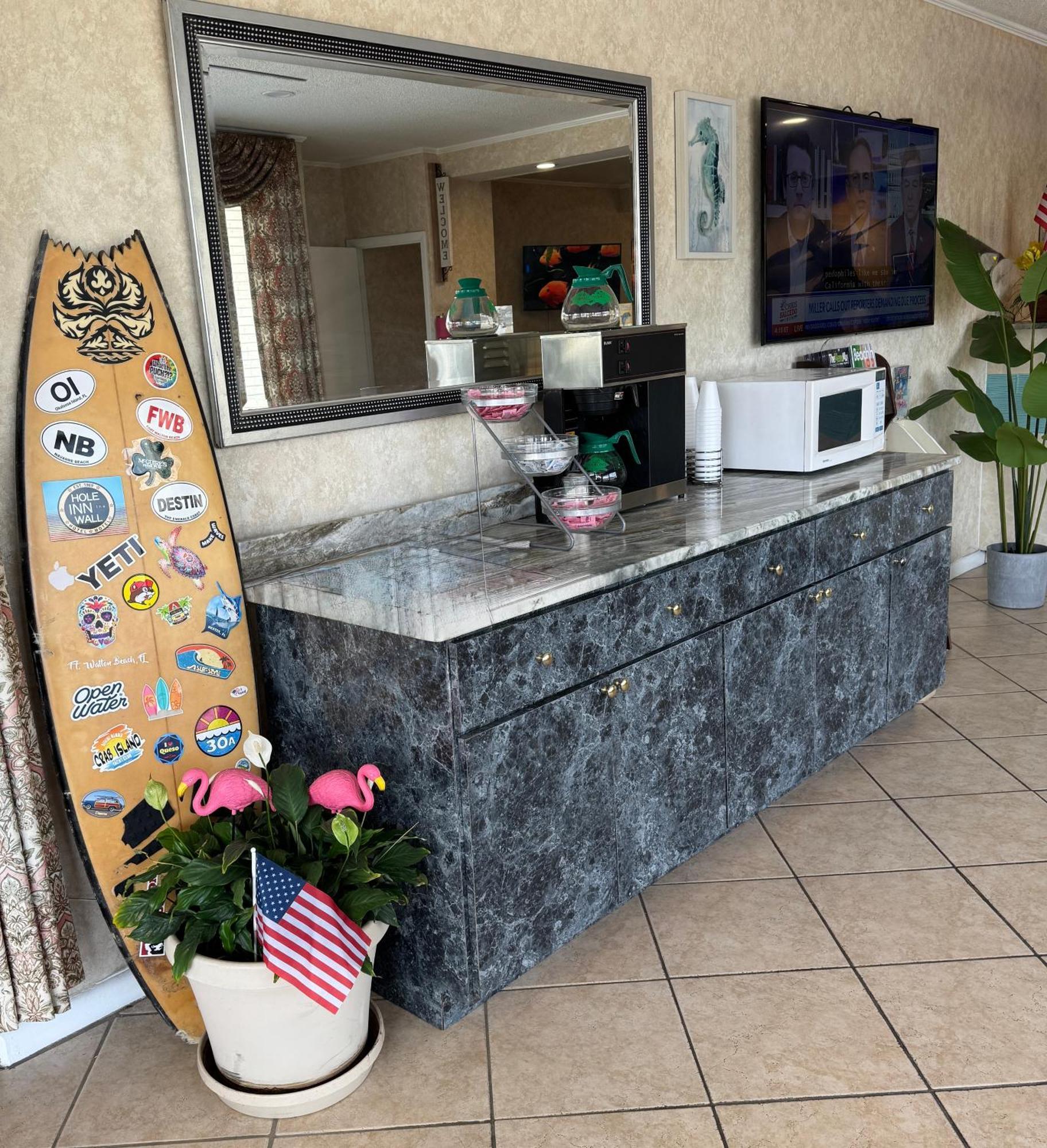 Hole Inn The Wall Hotel - Fort Walton Beach - Sunset Plaza - Nearby Beaches & Hurlburt Εξωτερικό φωτογραφία